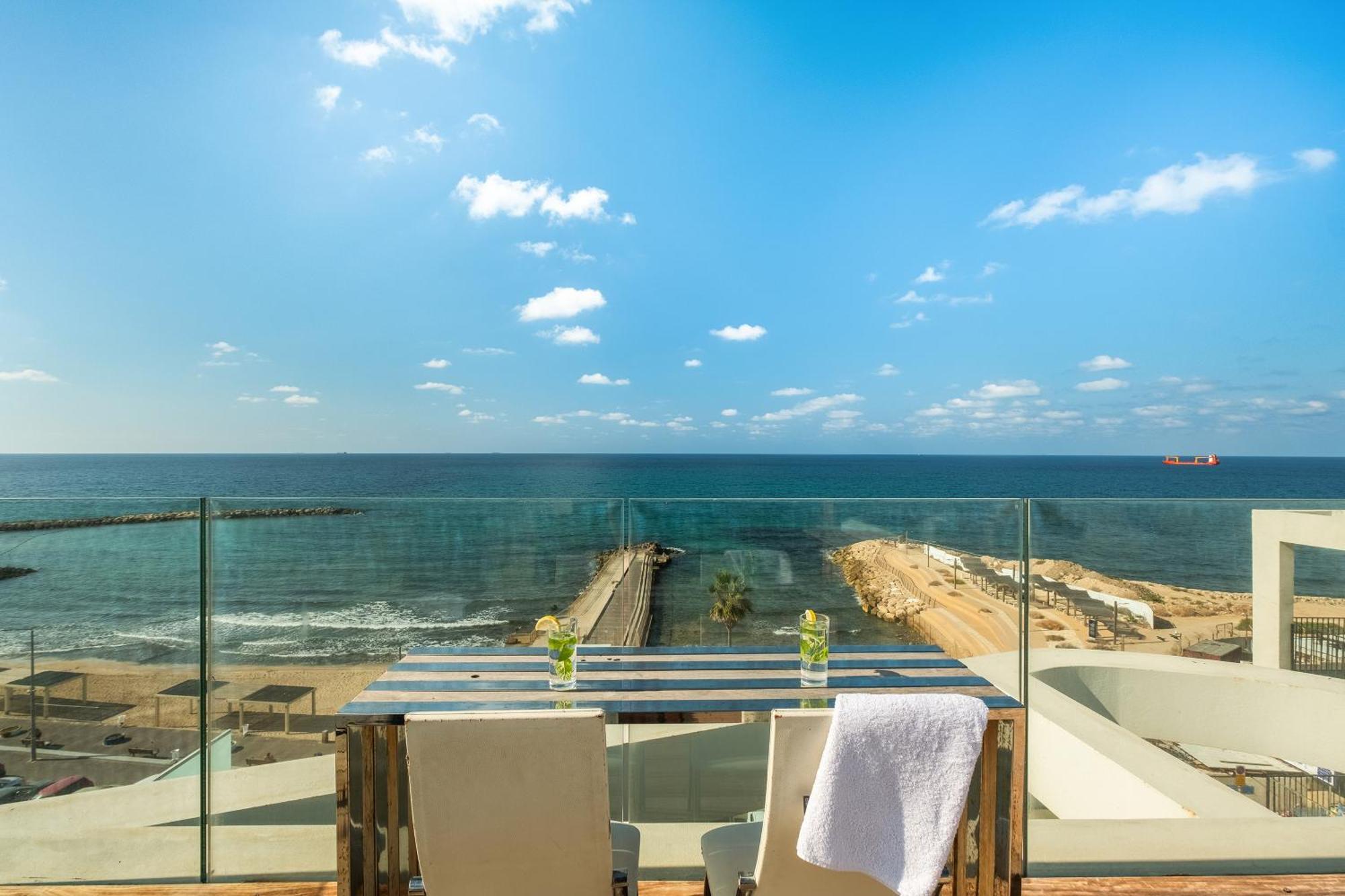 Penthouse 3Br + Roof Top + Parking - On The Beach Haifa Eksteriør bilde