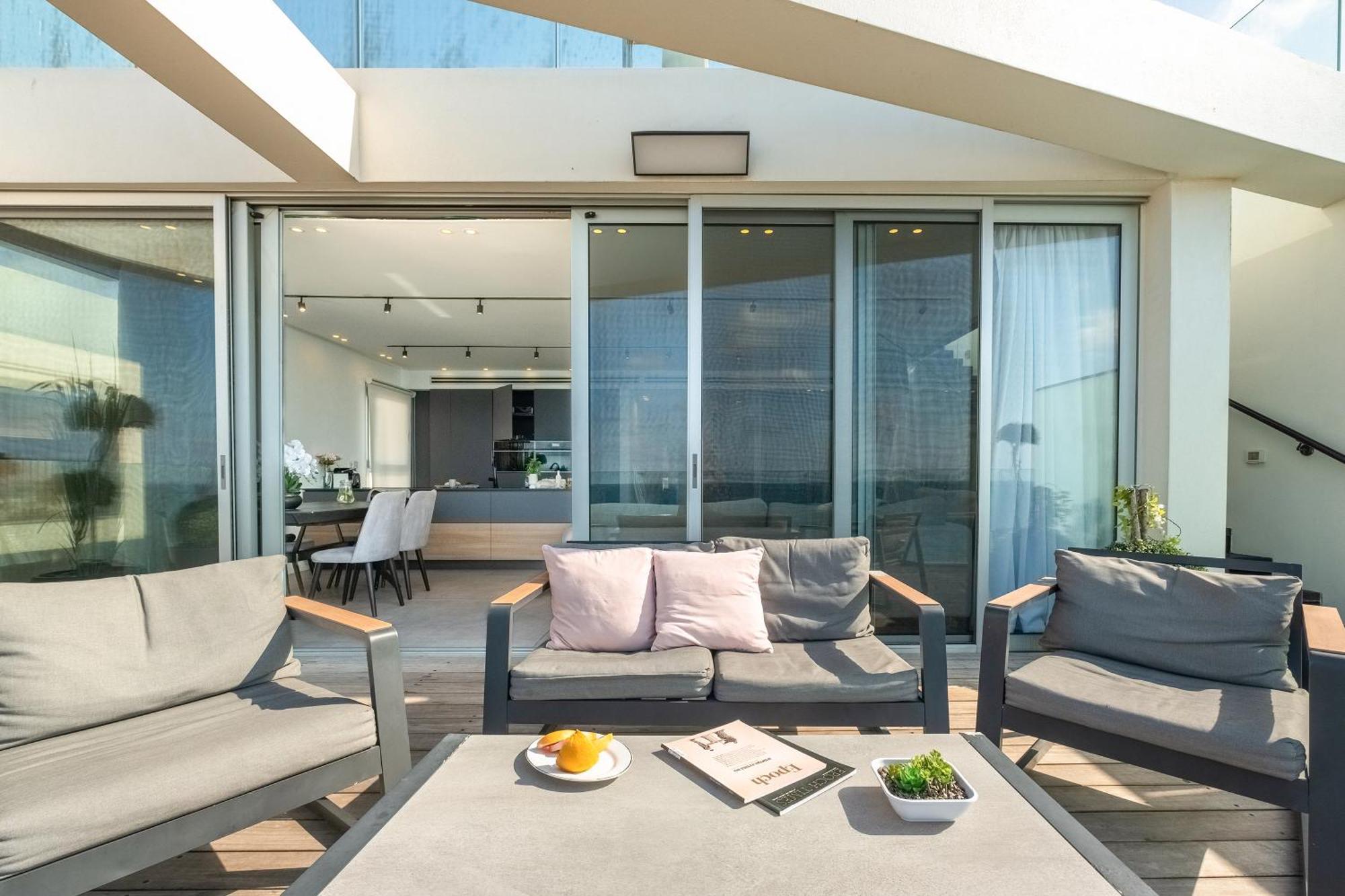 Penthouse 3Br + Roof Top + Parking - On The Beach Haifa Eksteriør bilde