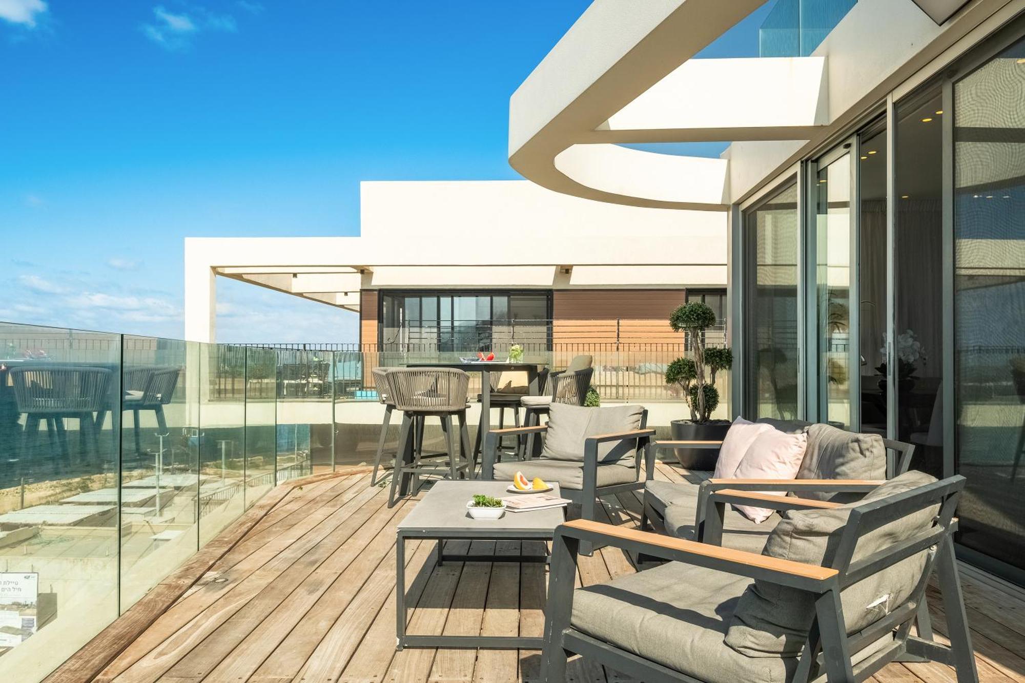 Penthouse 3Br + Roof Top + Parking - On The Beach Haifa Eksteriør bilde
