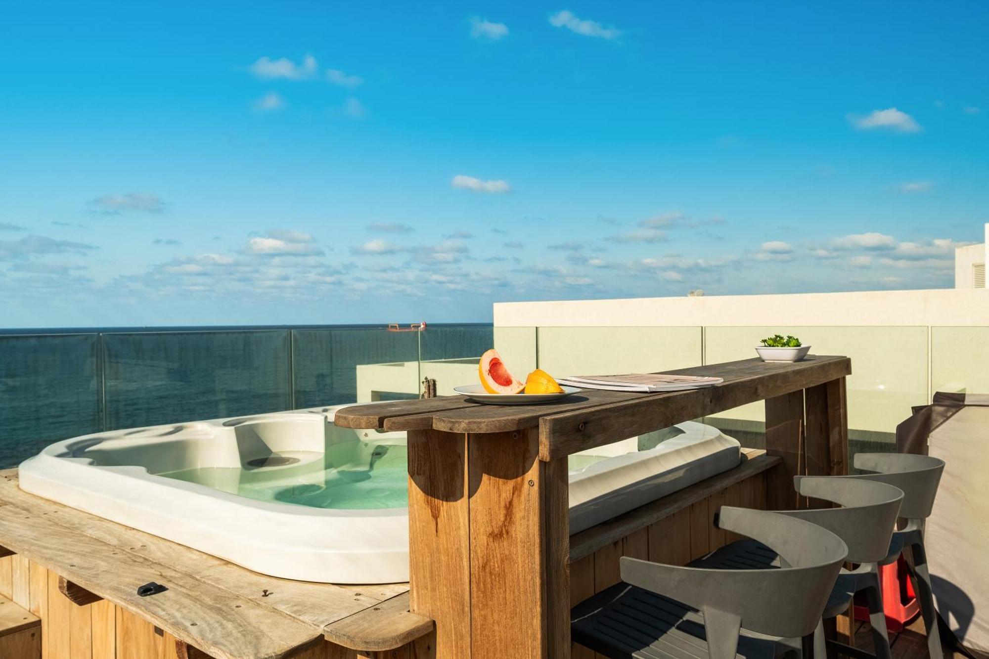 Penthouse 3Br + Roof Top + Parking - On The Beach Haifa Eksteriør bilde
