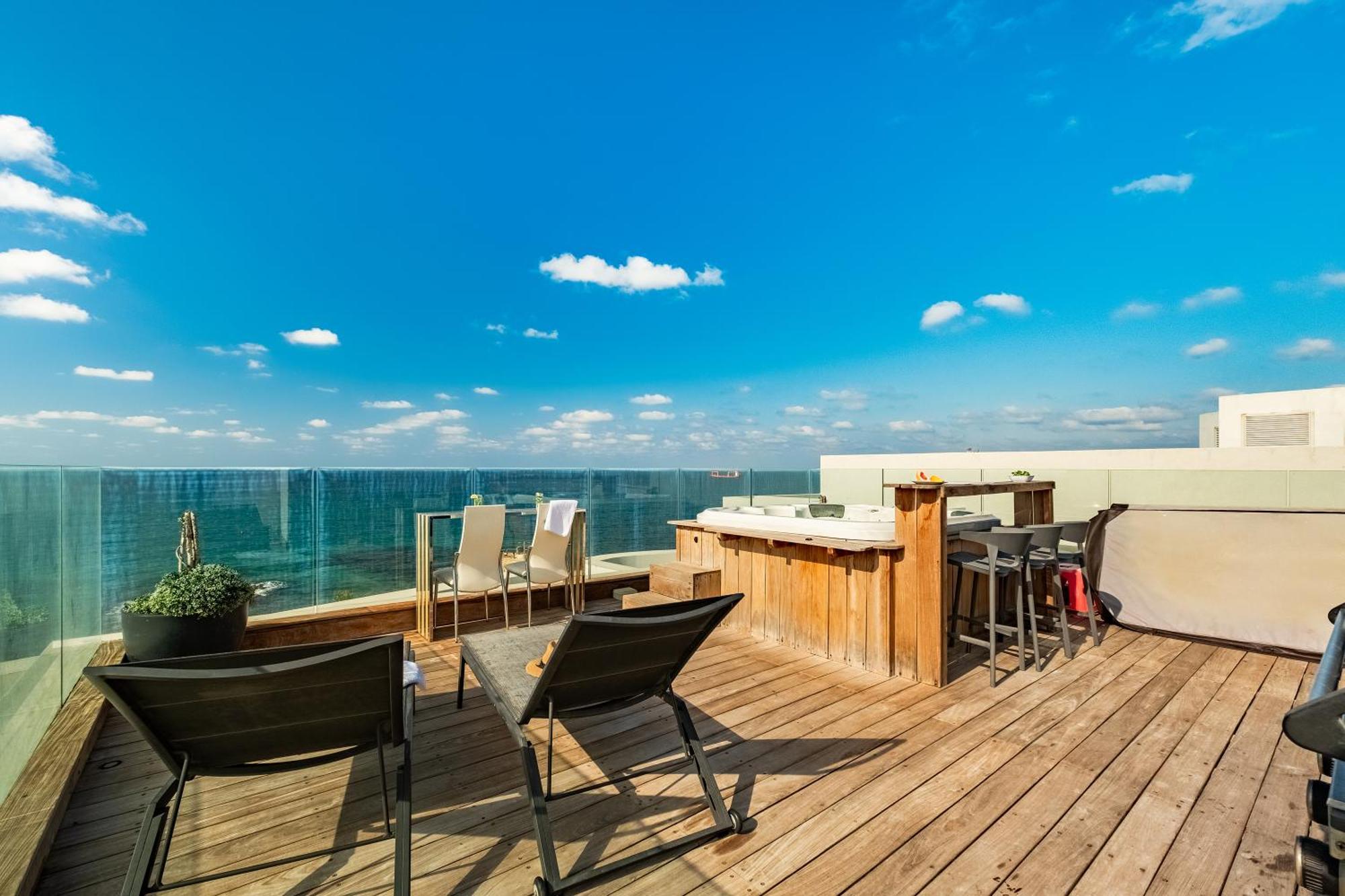 Penthouse 3Br + Roof Top + Parking - On The Beach Haifa Eksteriør bilde