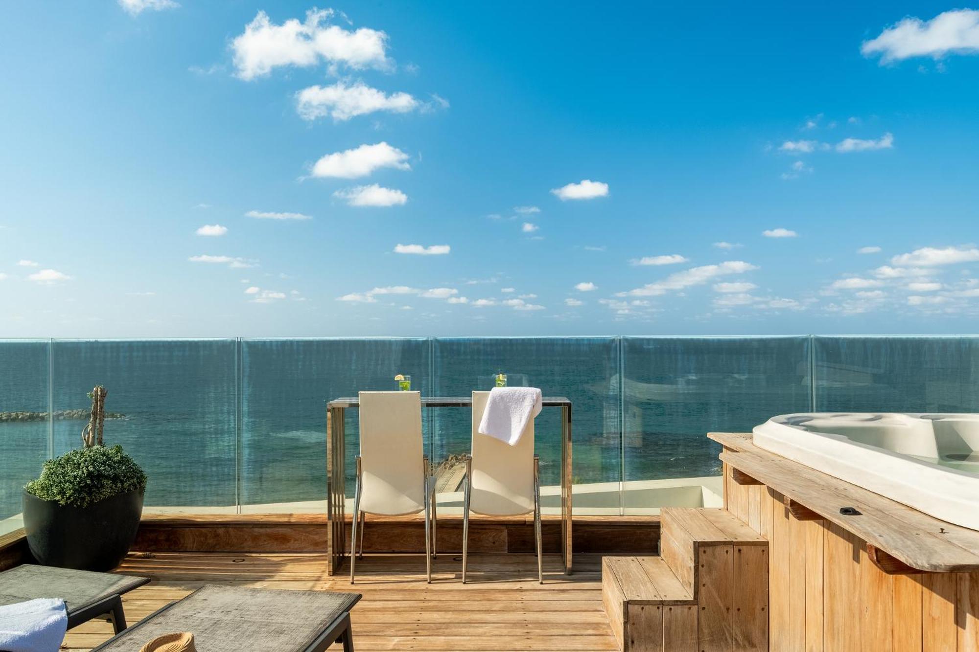 Penthouse 3Br + Roof Top + Parking - On The Beach Haifa Eksteriør bilde