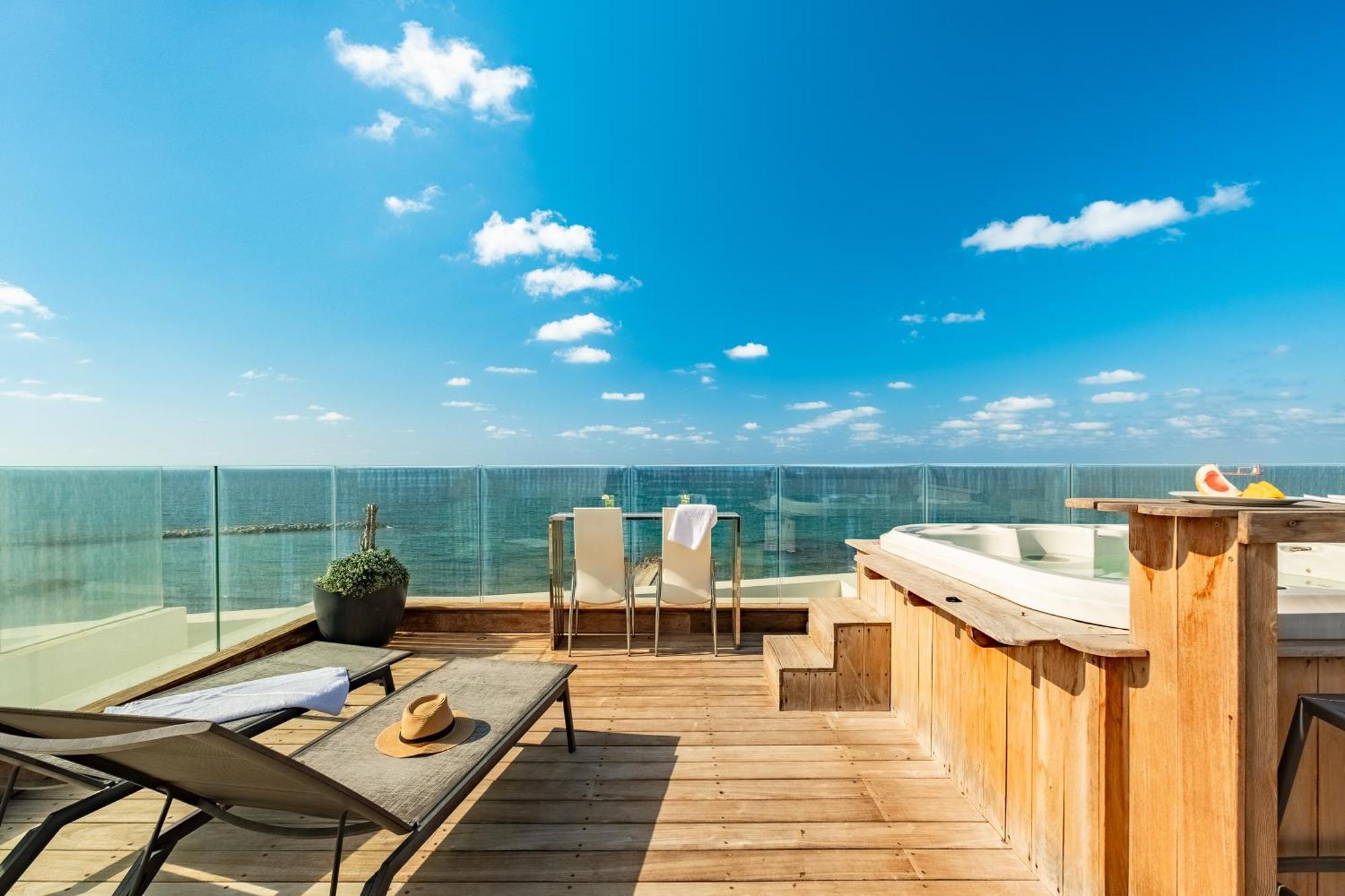 Penthouse 3Br + Roof Top + Parking - On The Beach Haifa Eksteriør bilde
