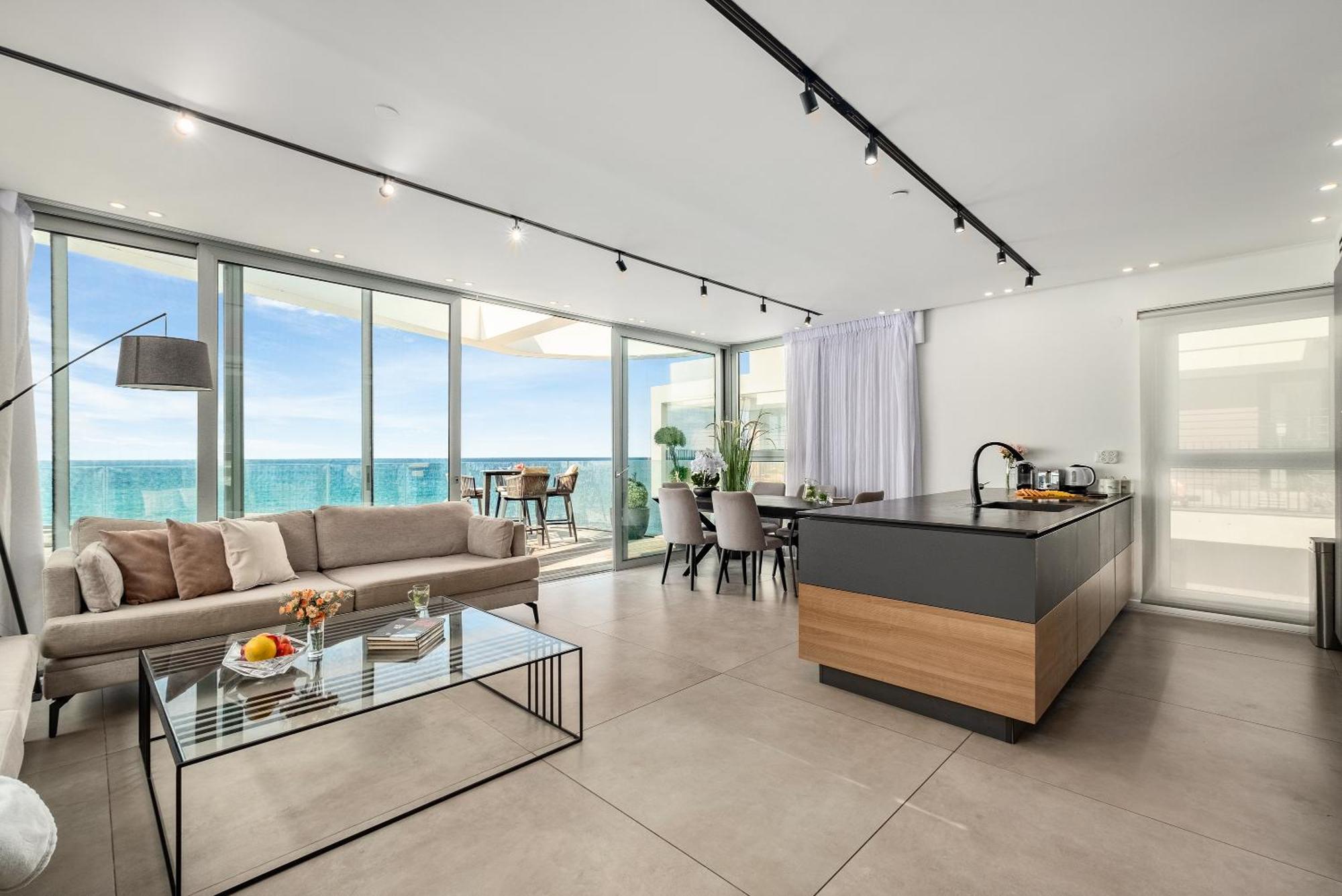 Penthouse 3Br + Roof Top + Parking - On The Beach Haifa Eksteriør bilde